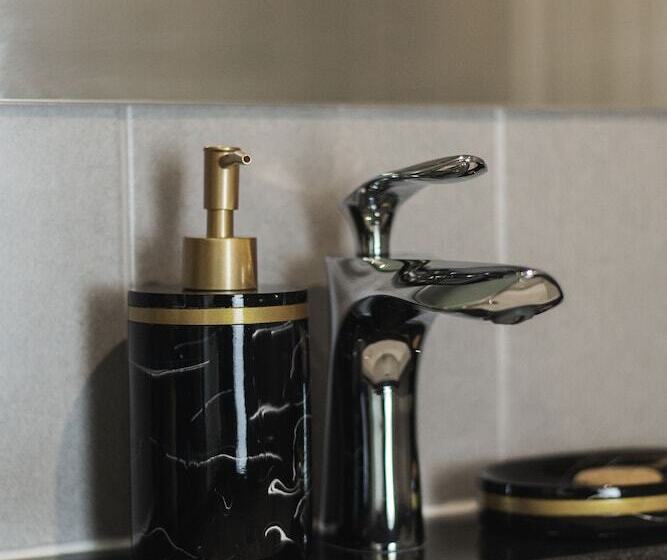 בית מלון כפרי Thapae Twins