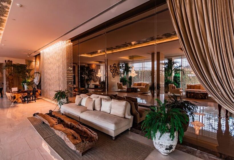 호텔 The Riviera Wongamat By Pattaya Holiday