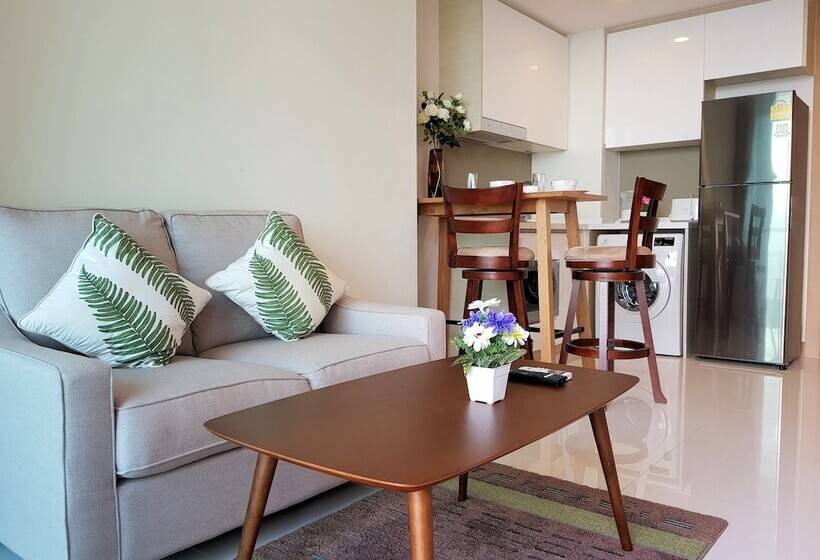 호텔 The Riviera Wongamat By Pattaya Holiday