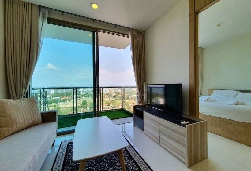 호텔 The Riviera Wongamat By Pattaya Holiday