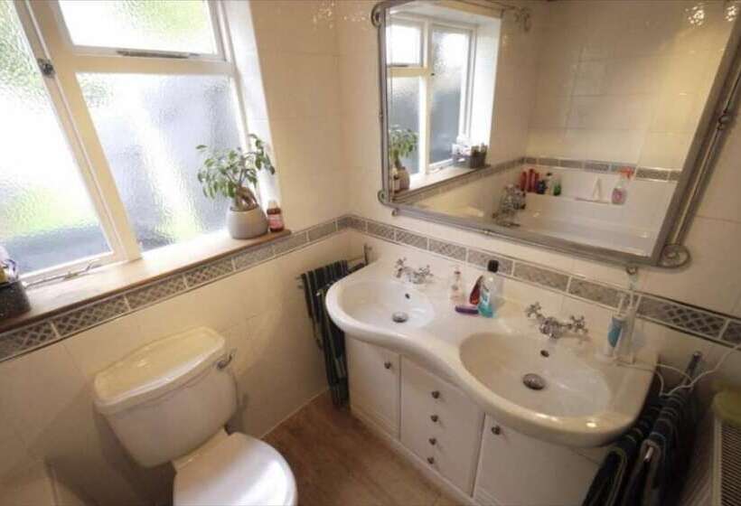 Immaculate 3 Bed House In Waltham Cross