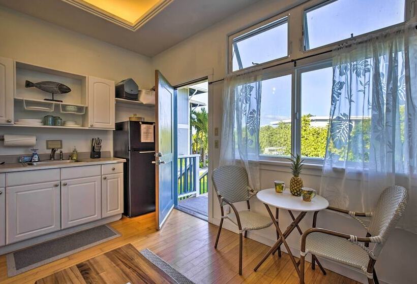 1 Mile To Magic Sands Beach: Kailua Kona Cottage