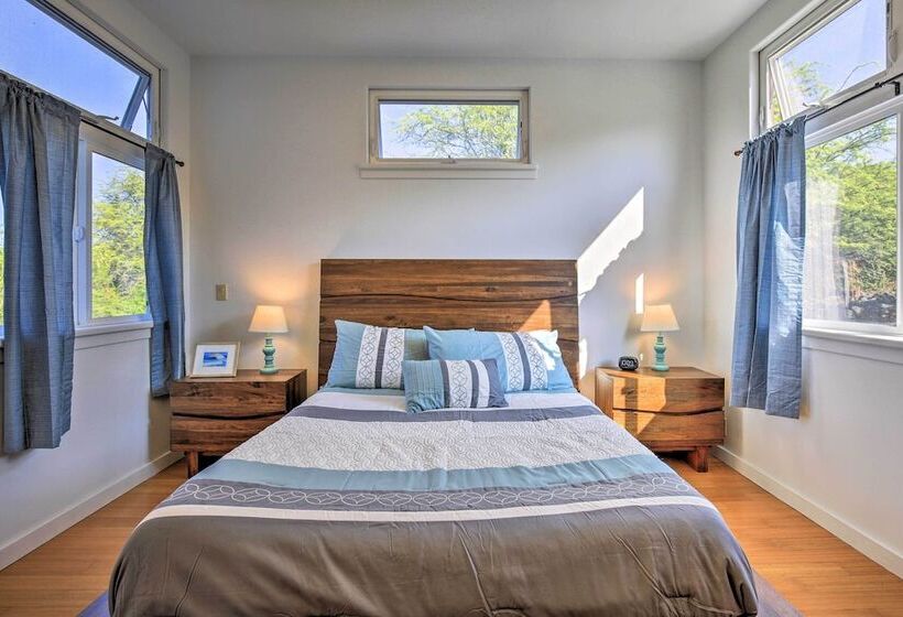 1 Mile To Magic Sands Beach: Kailua Kona Cottage