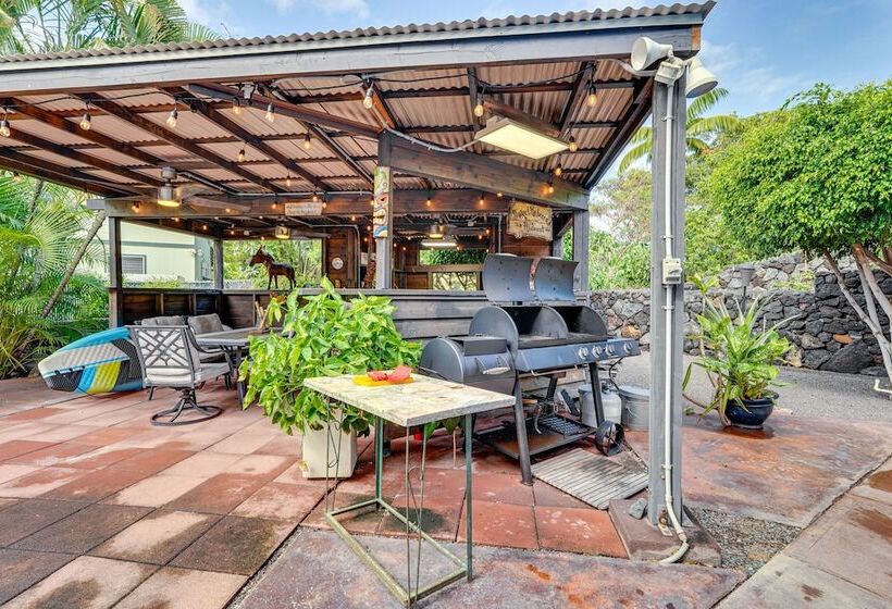 Kailua Kona Home W/ Tropical Bar: Walk To Beach!