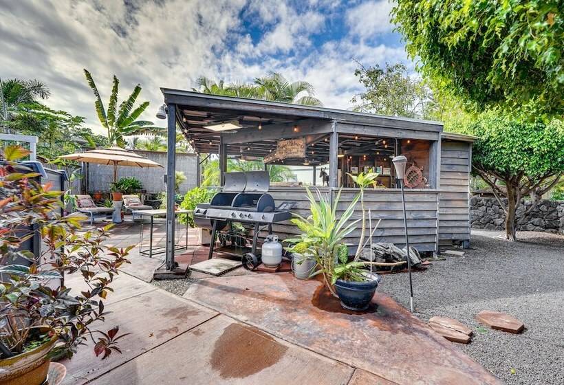 Kailua Kona Home W/ Tropical Bar: Walk To Beach!