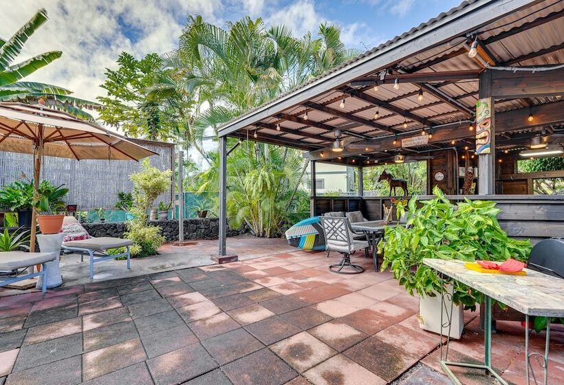 Kailua Kona Home W/ Tropical Bar: Walk To Beach!