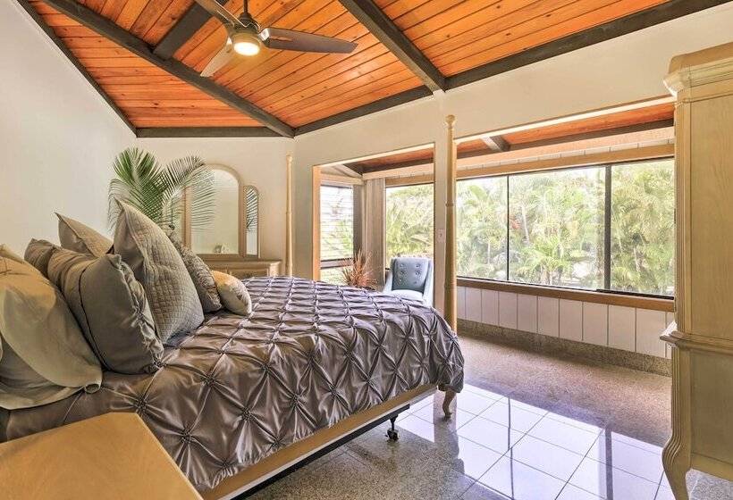 Kailua Kona Home W/ Tropical Bar: Walk To Beach!