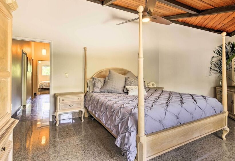 Kailua Kona Home W/ Tropical Bar: Walk To Beach!