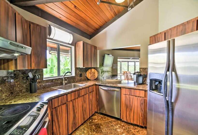 Kailua Kona Home W/ Tropical Bar: Walk To Beach!