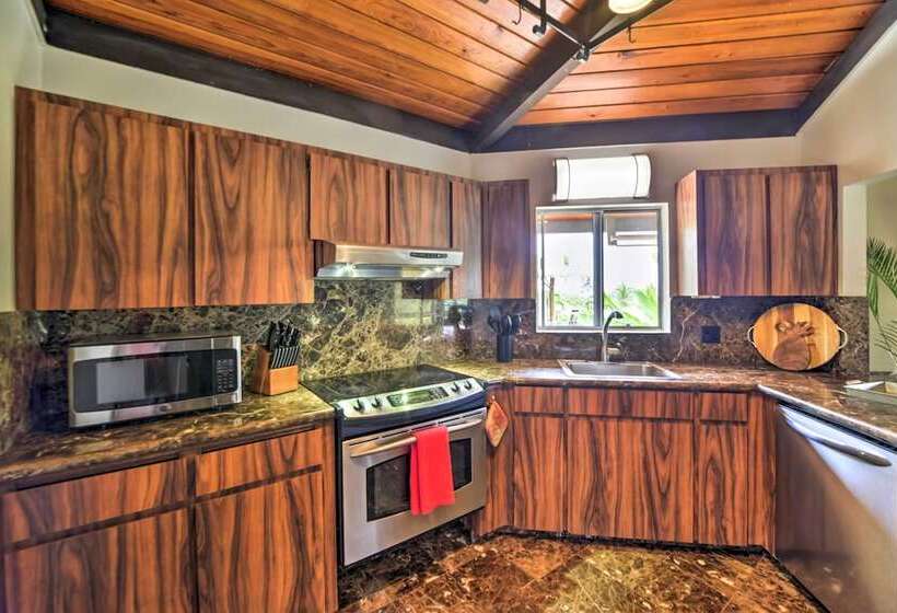Kailua Kona Home W/ Tropical Bar: Walk To Beach!