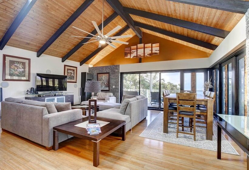 Kailua Kona House W/ Balcony & Ocean Views!