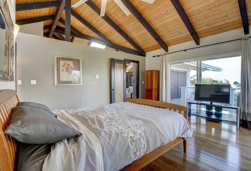 Kailua Kona House W/ Balcony & Ocean Views!