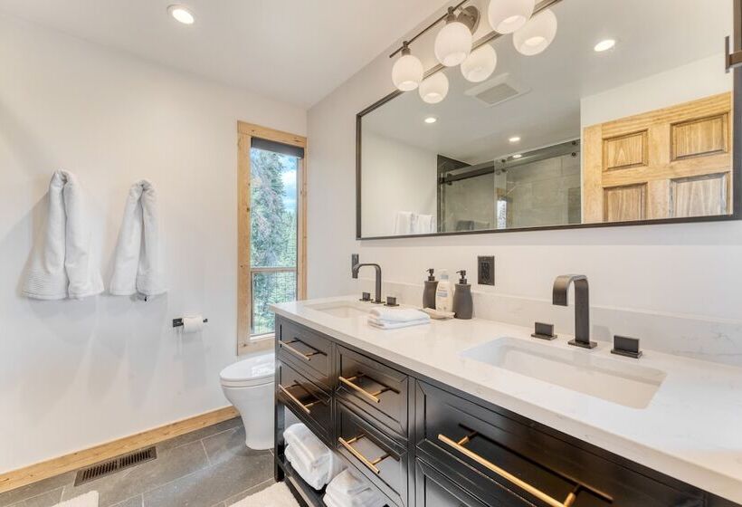 Lake View, Firepit, Game Room Remodeled Lake Tahoe Luxury Cabin By Avantstay