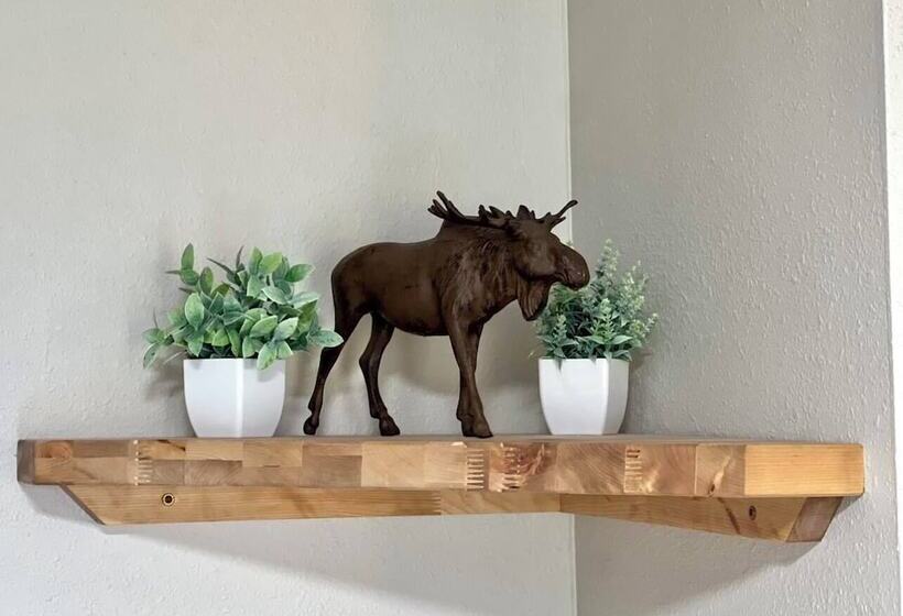 Log Cabin In Heart Of Anchorage