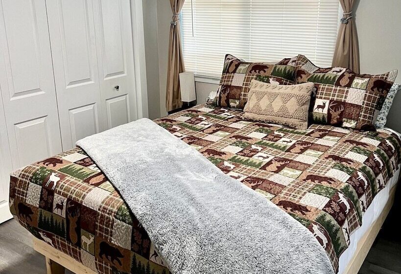 Log Cabin In Heart Of Anchorage