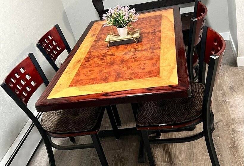 Log Cabin In Heart Of Anchorage