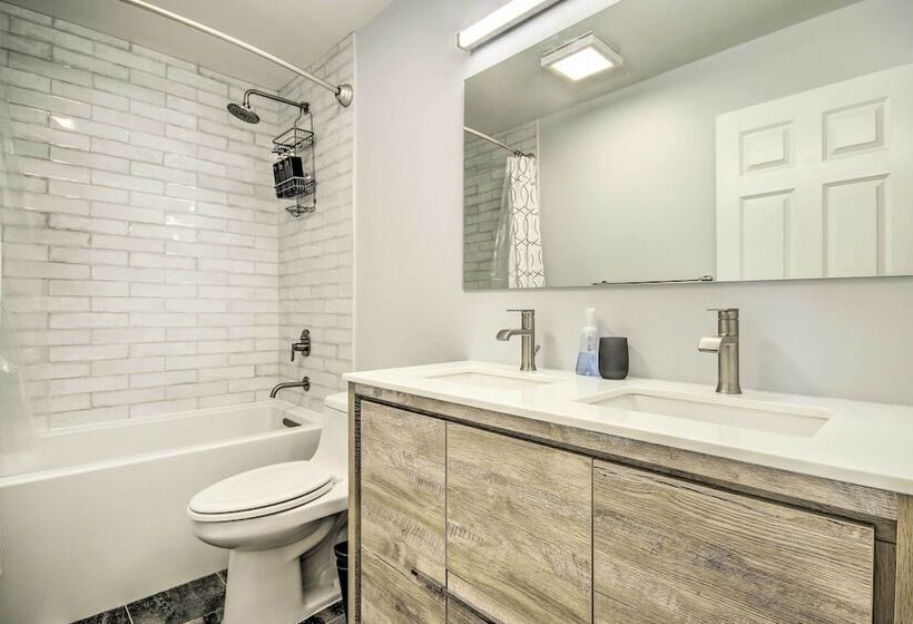 2 Mi To National Mall: Modern Dc Retreat W/ Patio