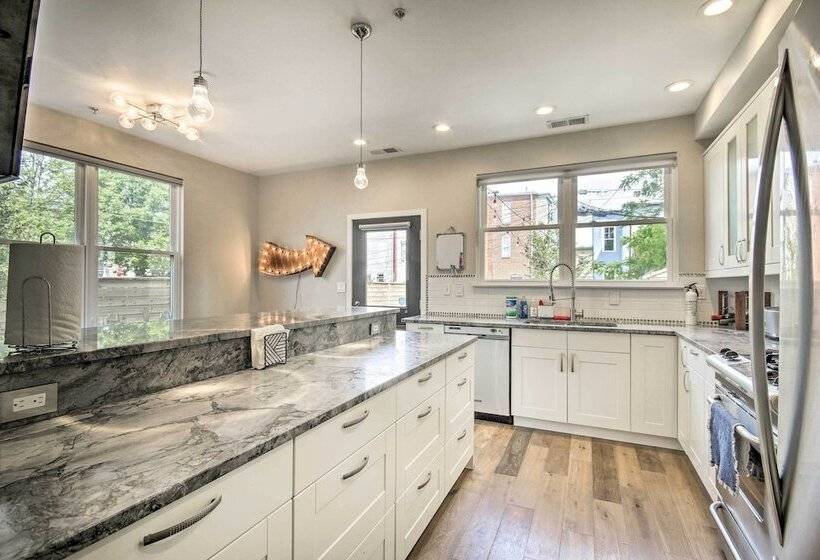 2 Mi To National Mall: Modern Dc Retreat W/ Patio
