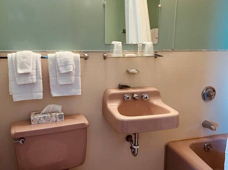 Mollyockett Motel & Swim Spa