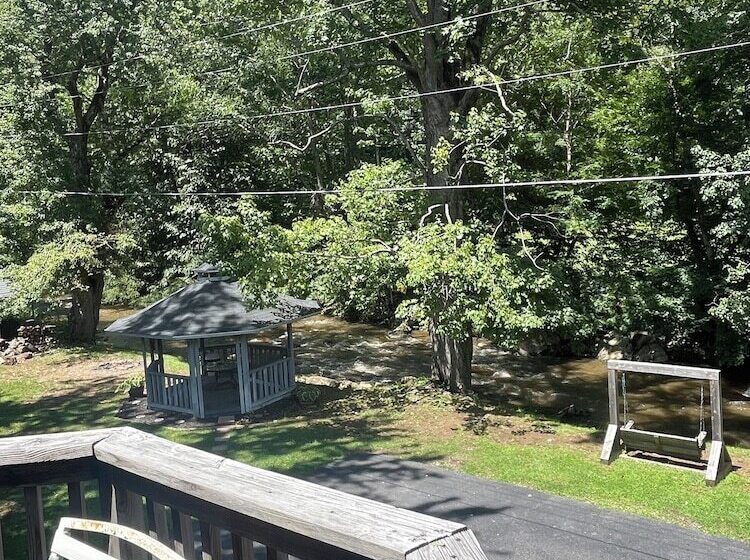 Мотель The Valley Inn