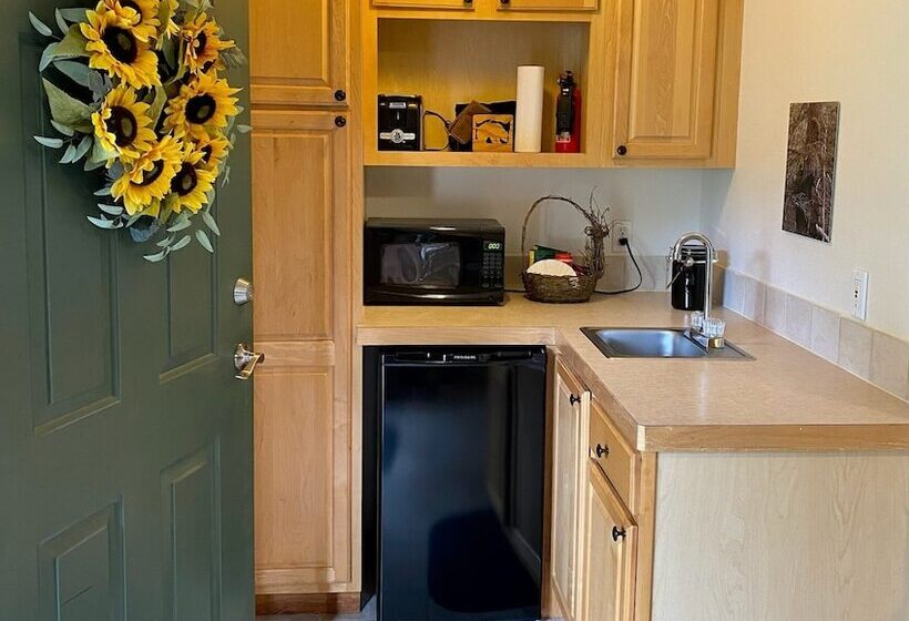 Mountain Shadows Resort