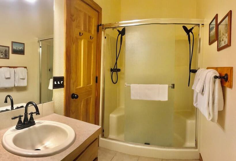 Mountain Shadows Resort