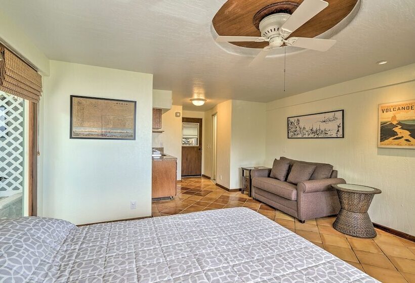 Ocean View Bungalow: Walk To Pebbles Beach!