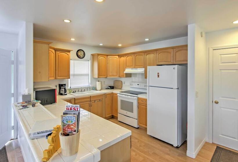 Ocean View Bungalow W/ Lanai: 13 Mi To South Point