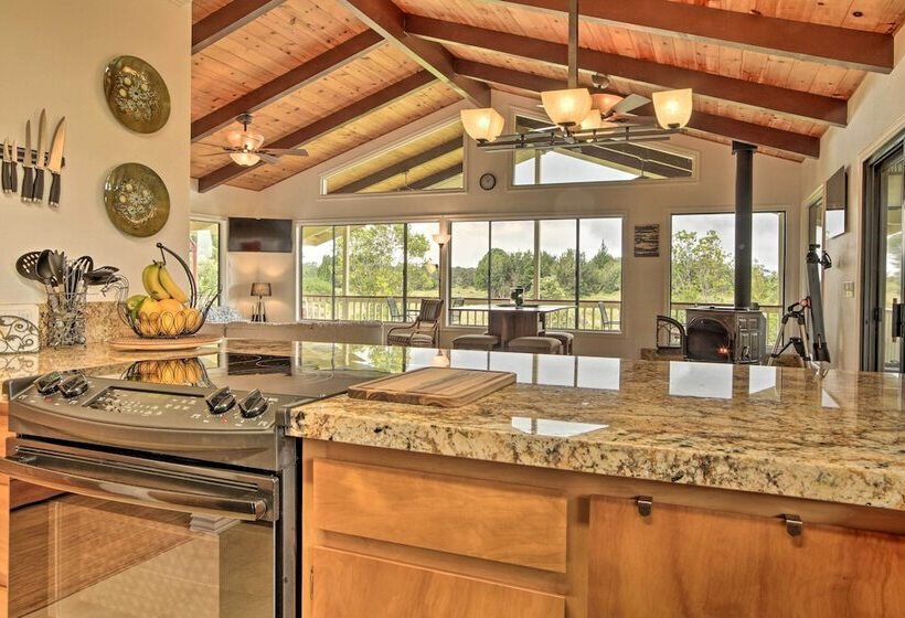 Peaceful Volcano Home Near National Park!