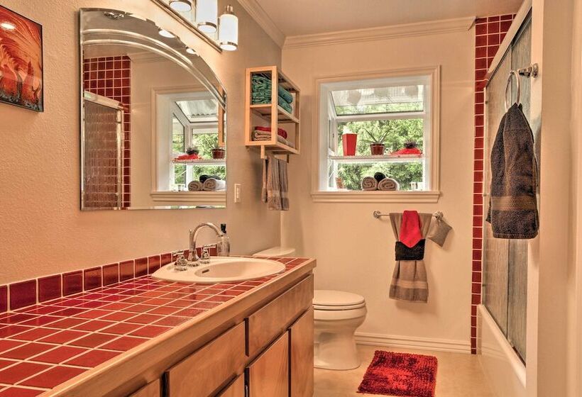 Peaceful Volcano Home Near National Park!