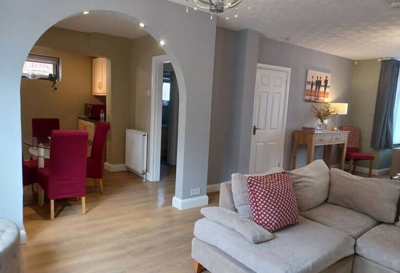 膳宿费 Crawley Green House Huku Kwetu