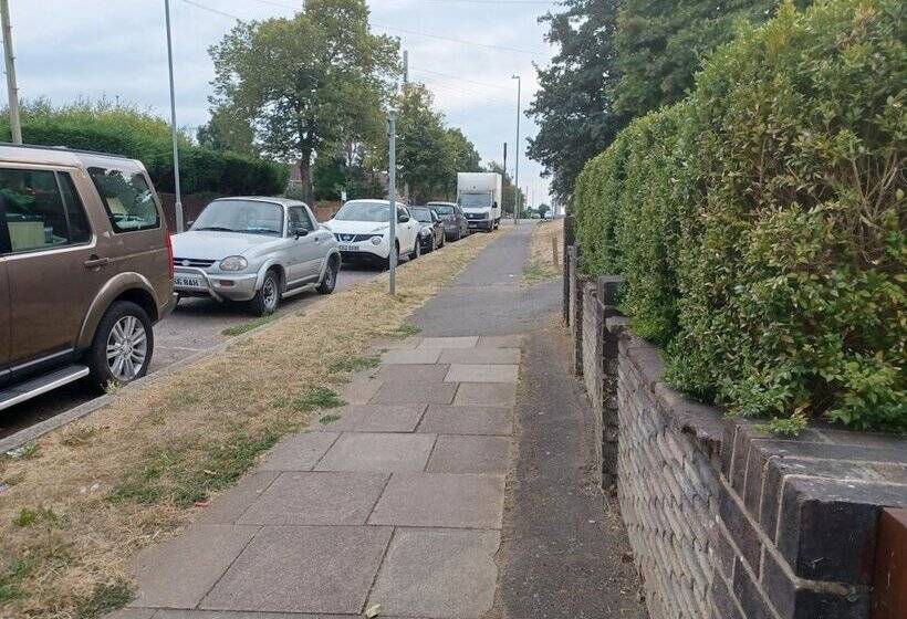 膳宿费 Crawley Green House Huku Kwetu