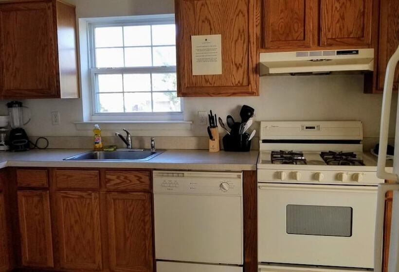 بنسيون Lotus Suites Woodbridge