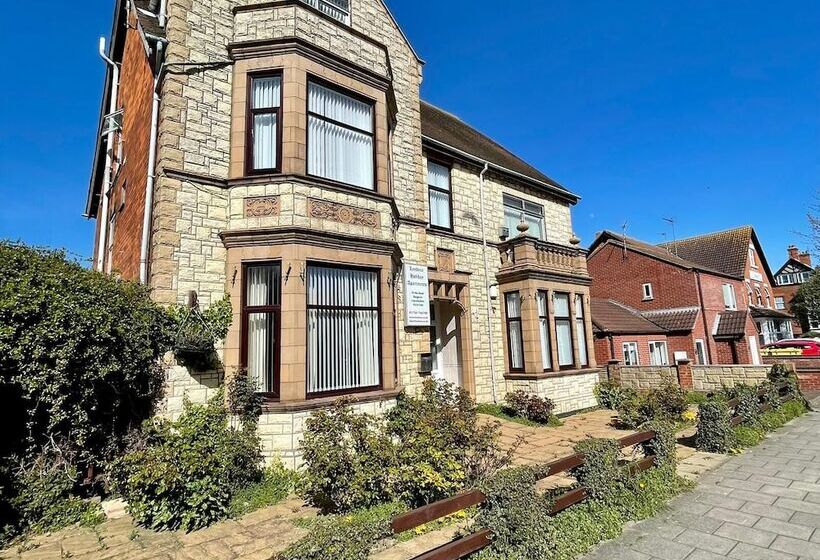 Пансион Lyndene Holiday Apartments