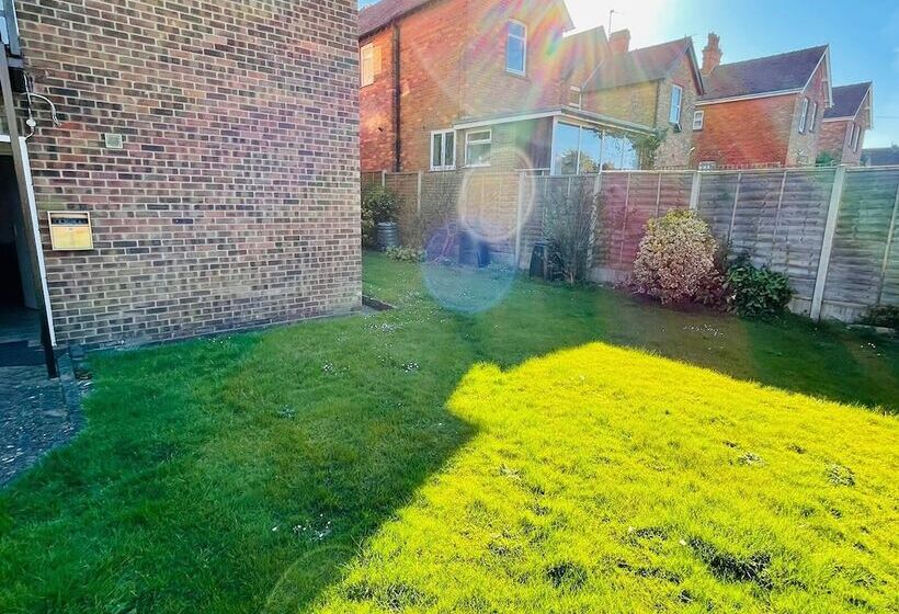 Пансион Lyndene Holiday Apartments