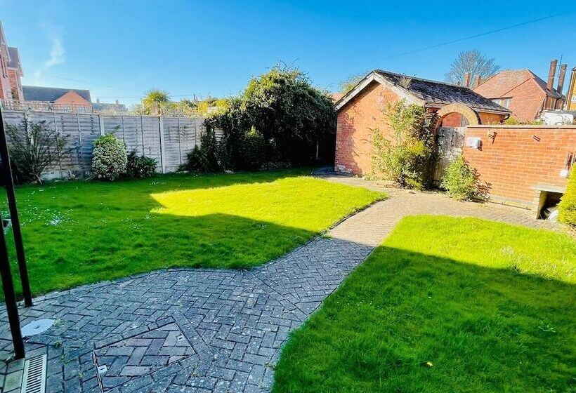 Пансион Lyndene Holiday Apartments