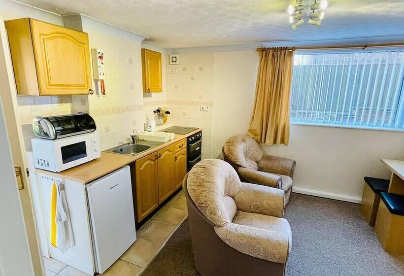 Пансион Lyndene Holiday Apartments