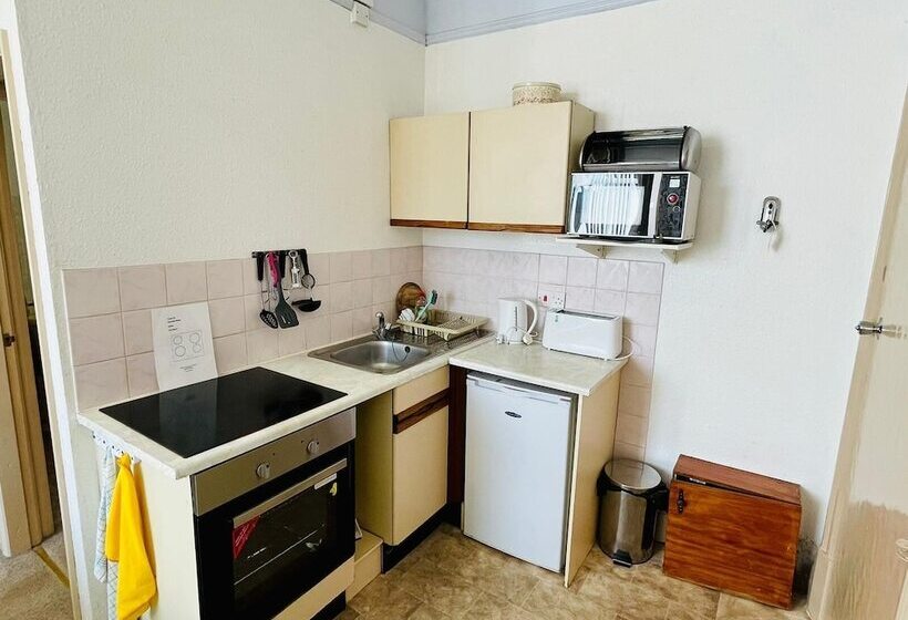 Пансион Lyndene Holiday Apartments