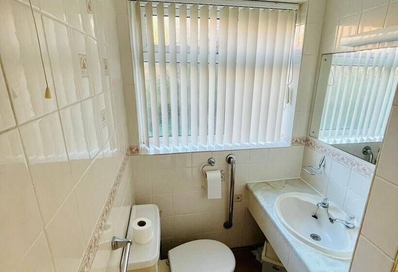 Пансион Lyndene Holiday Apartments