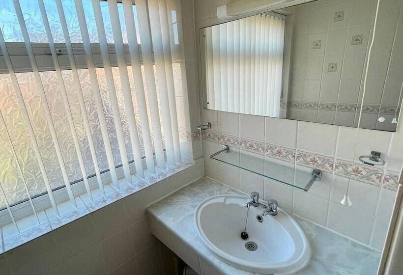 Пансион Lyndene Holiday Apartments