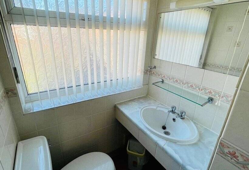 Пансион Lyndene Holiday Apartments