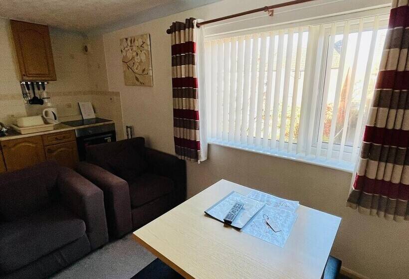 Пансион Lyndene Holiday Apartments