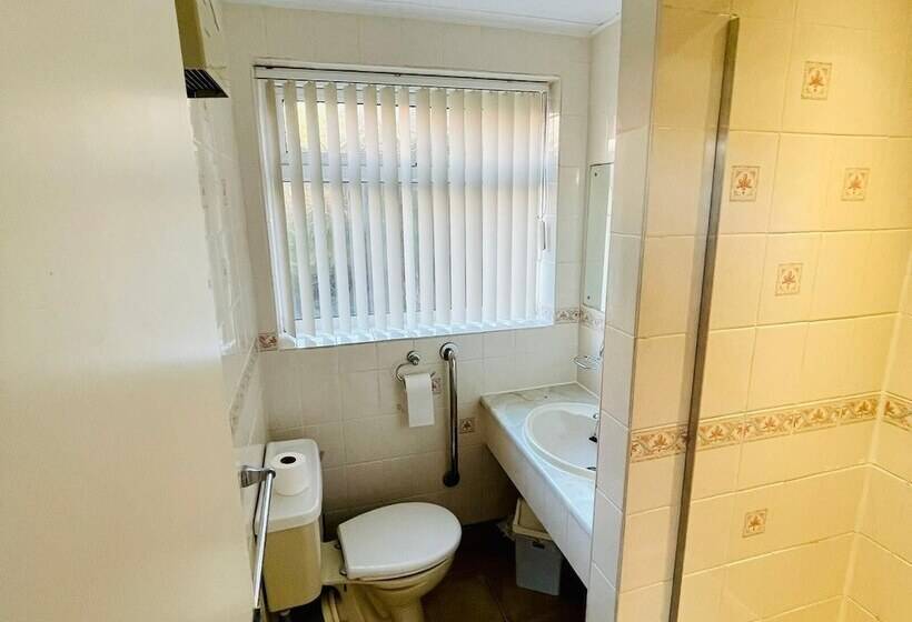 Пансион Lyndene Holiday Apartments