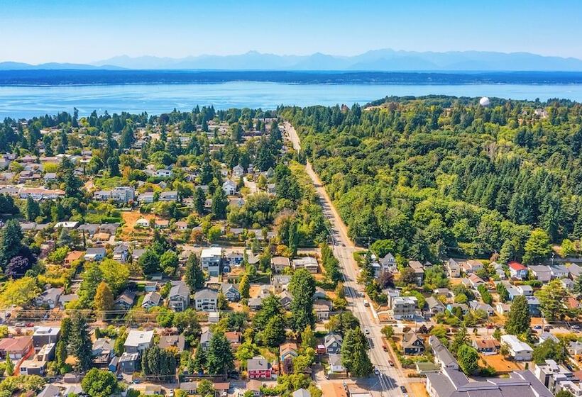 Pension Magnolia S Scarlet Door Discovery Park