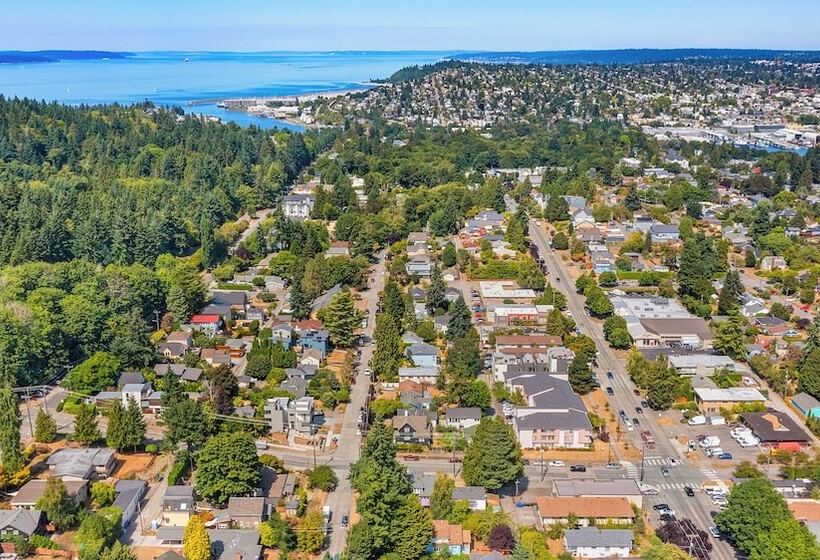 Pension Magnolia S Scarlet Door Discovery Park