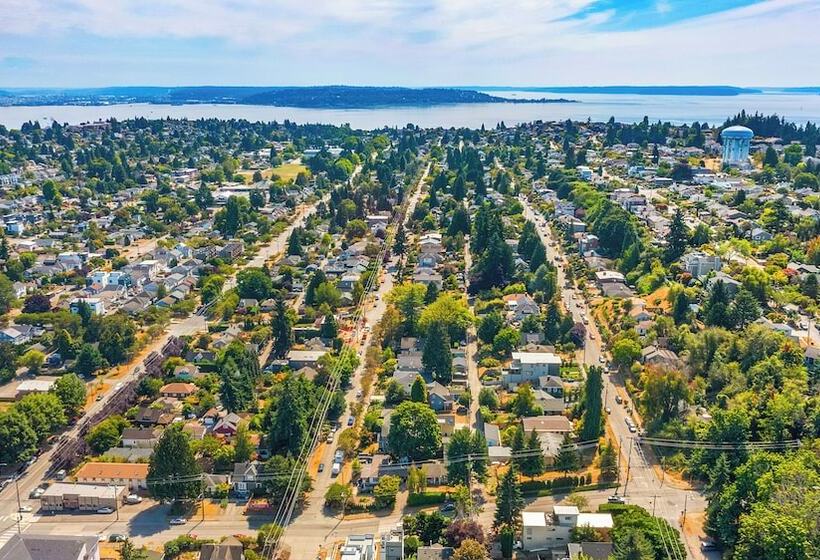 Pension Magnolia S Scarlet Door Discovery Park