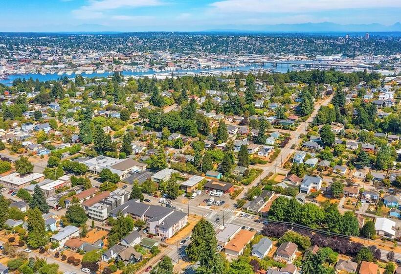 Pension Magnolia S Scarlet Door Discovery Park