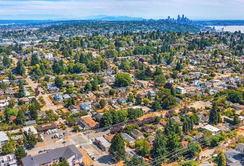 Pension Magnolia S Scarlet Door Discovery Park