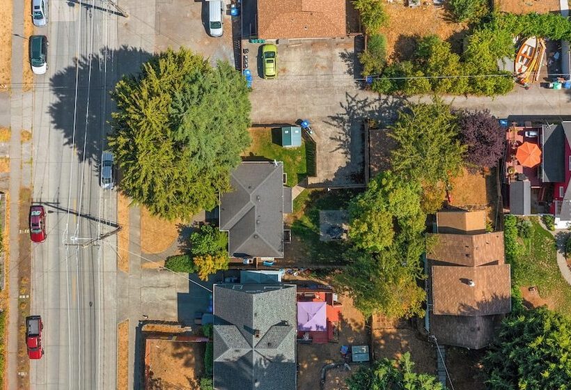 Pension Magnolia S Scarlet Door Discovery Park