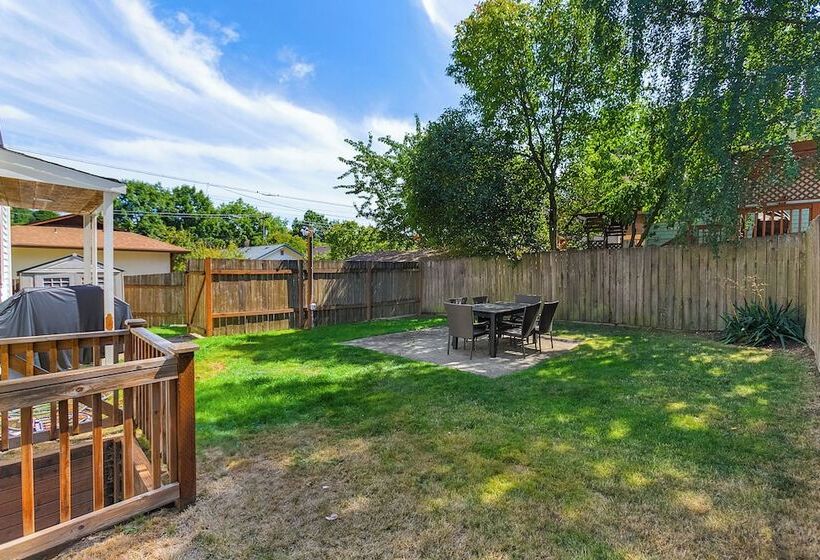 Pension Magnolia S Scarlet Door Discovery Park